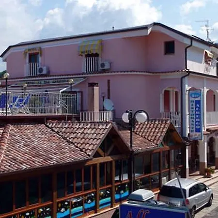 Отель Le Tre Caravelle 3*