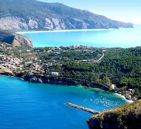 ホテル Le Tre Caravelle パリヌロ