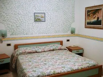 ホテル Le Tre Caravelle パリヌロ